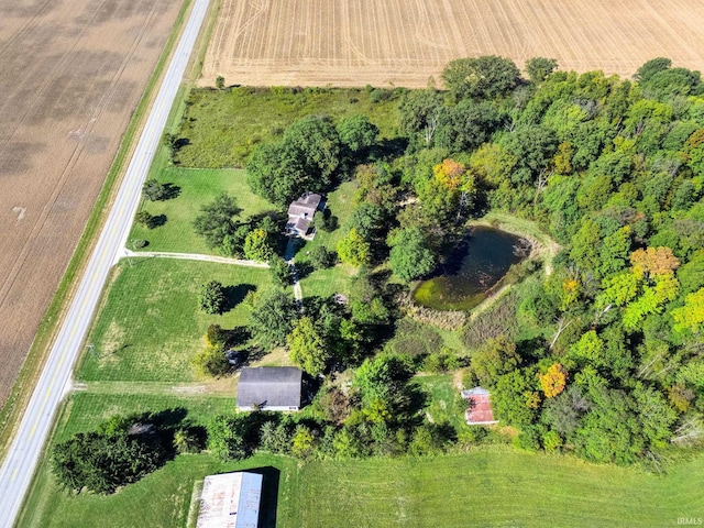 birds eye view of property featuring a rural view