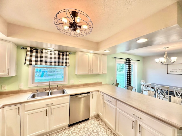 kitchen featuring dishwasher, sink, a notable chandelier, kitchen peninsula, and hanging light fixtures