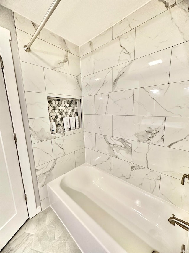 bathroom featuring tiled shower / bath