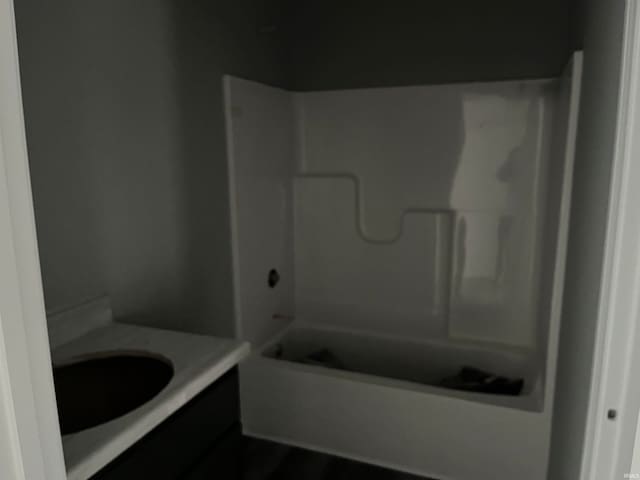 bathroom with shower / washtub combination