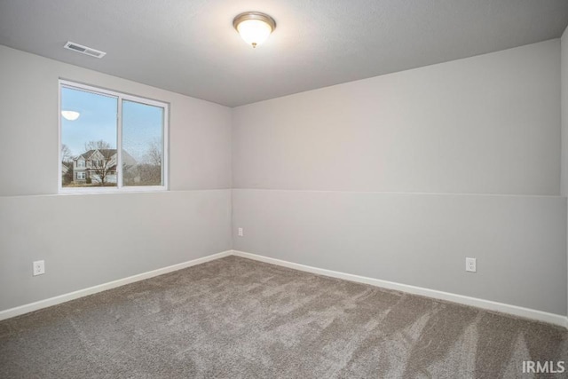 carpeted empty room featuring vaulted ceiling