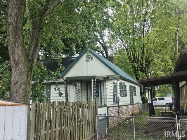 506 Meredith St, Washington, IN 47501 - view of front of home featuring a storage shed