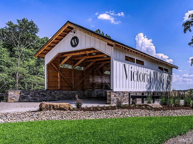 exterior space featuring an outdoor structure