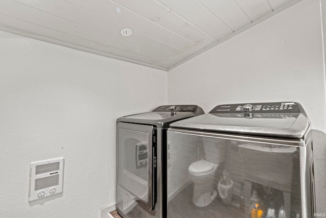 laundry room with wood ceiling and independent washer and dryer