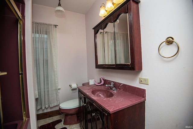 bathroom with curtained shower, vanity, and toilet