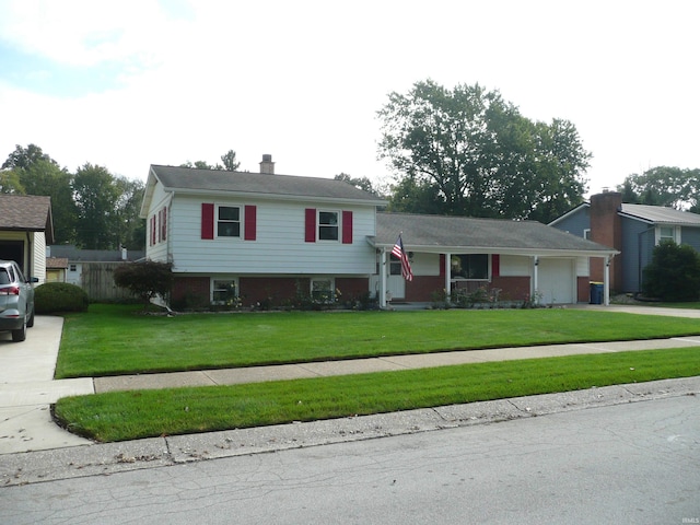 split level home featuring a front yard