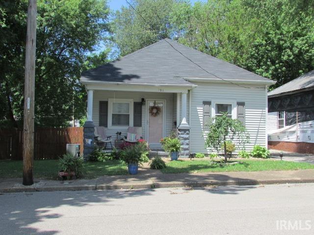 bungalow with a porch