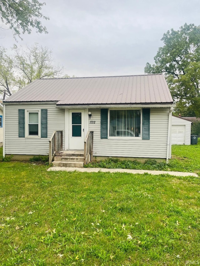 single story home featuring a front yard