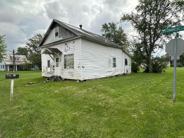 view of side of property featuring a yard