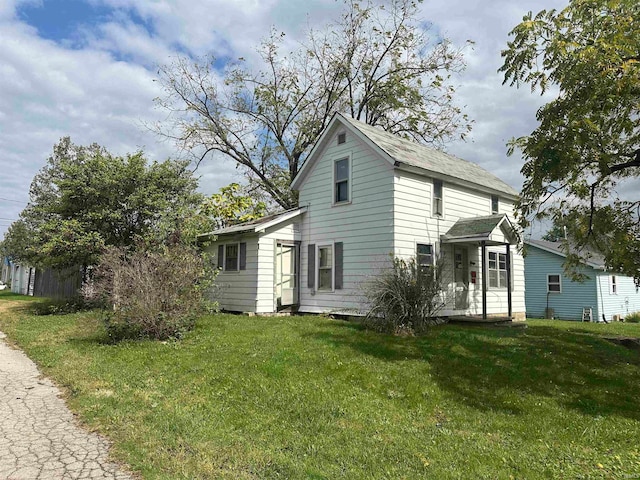 back of house featuring a yard