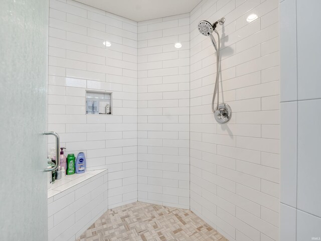 381 Elderwood Ct, Fort Wayne, IN 46845 - bathroom with tiled shower