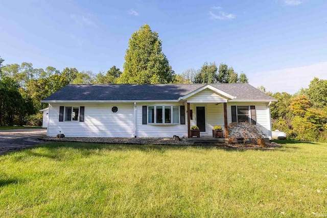 single story home featuring a front lawn