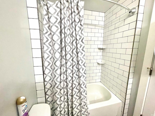 bathroom featuring shower / tub combo with curtain