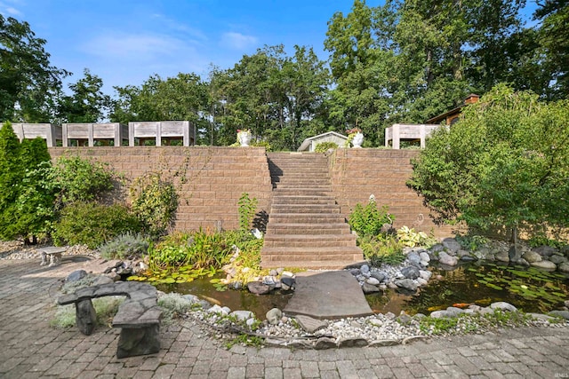 view of yard featuring a garden pond