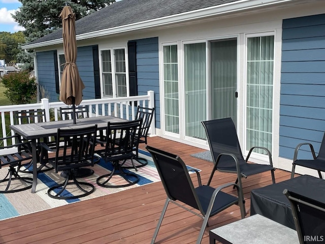 deck with outdoor dining space