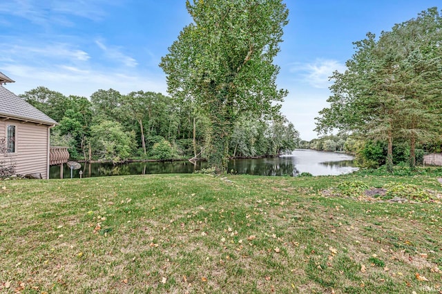 view of yard featuring a water view