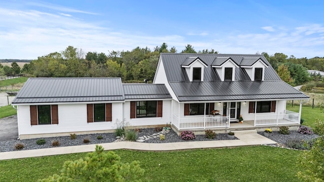 view of front of house featuring a front lawn and covered porch