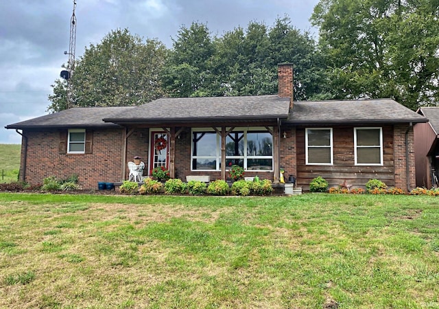 ranch-style home featuring a front lawn