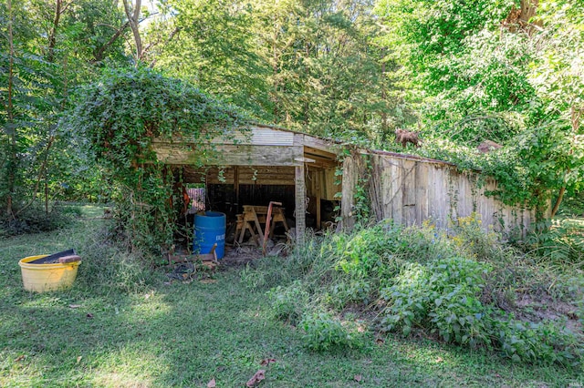 view of outdoor structure featuring a yard