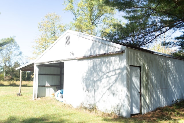 view of outbuilding