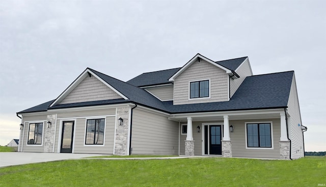 craftsman-style home featuring a front yard