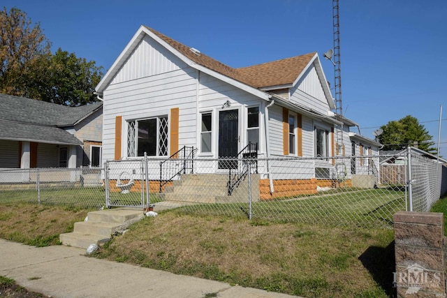 view of front of house featuring a front yard