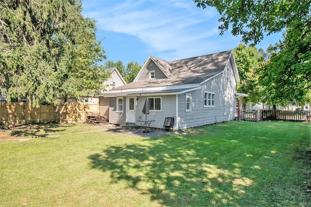 back of house featuring a yard