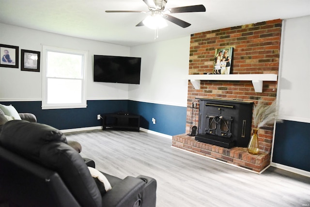 living room with light wood-type flooring and ceiling fan