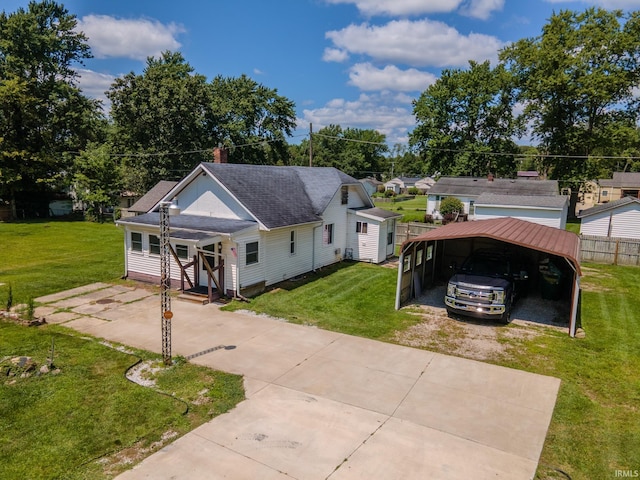 view of front of home featuring a front yard and a carport