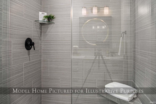 bathroom featuring tiled shower