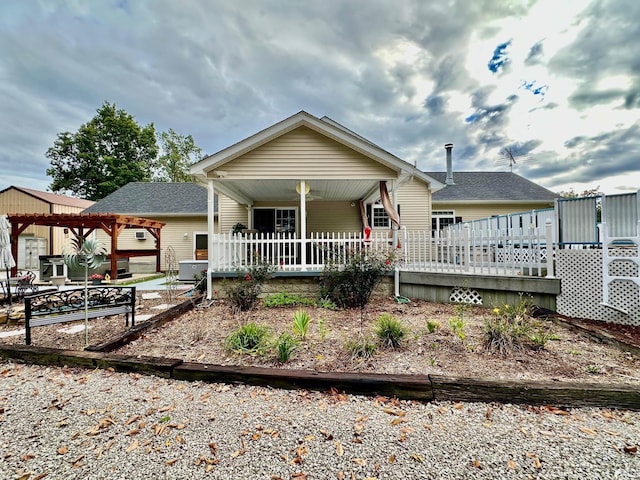 view of front of property featuring covered porch