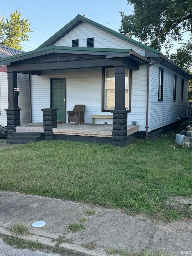 view of front of home featuring a front yard and a porch