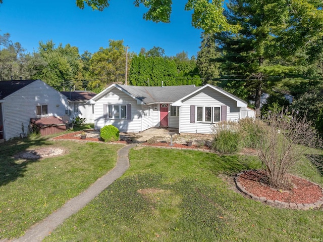 view of front of property featuring a front yard