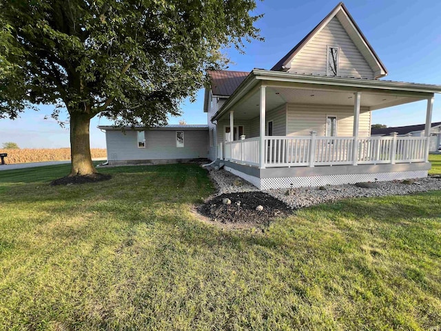 view of front of house with a front lawn