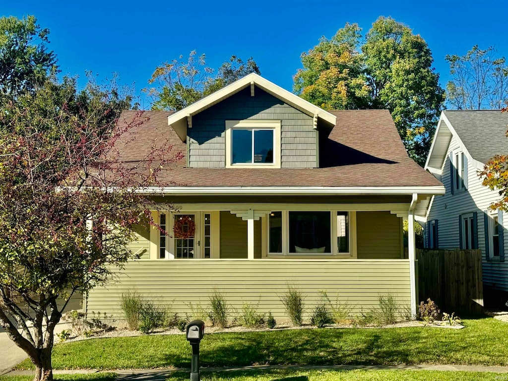 view of front of home featuring a front yard and a porch