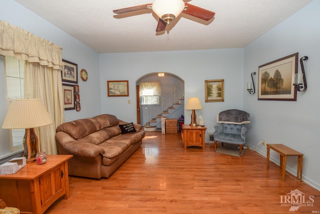 living room with light wood-type flooring and ceiling fan