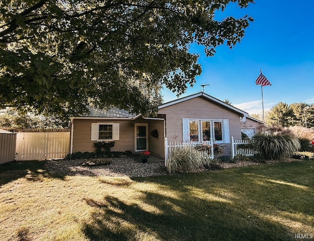 view of front of house with a front yard