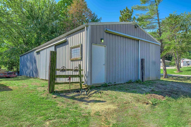 view of outdoor structure featuring a yard