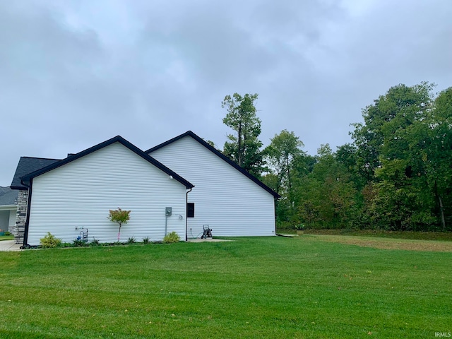 view of side of property featuring a yard