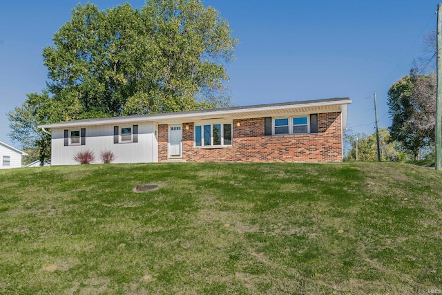 single story home featuring a front yard