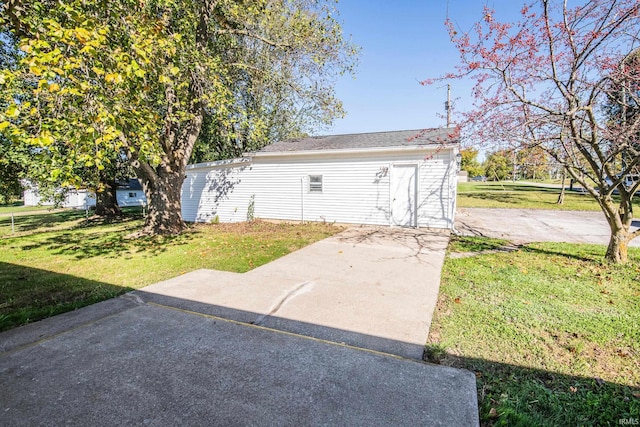 exterior space featuring a yard