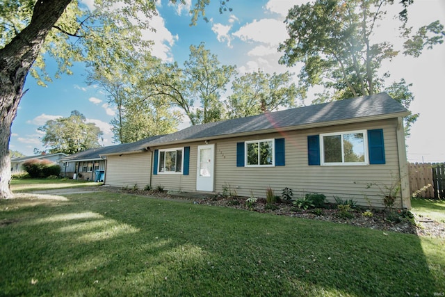 single story home featuring a front lawn