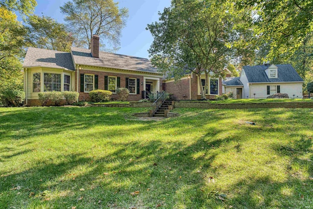 view of front facade with a front yard