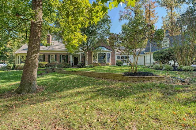 view of front facade with a front lawn