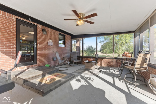 sunroom featuring ceiling fan