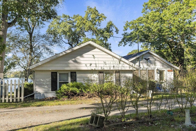 6885 N 315 E, Howe, IN 46746 - bungalow-style house with fence