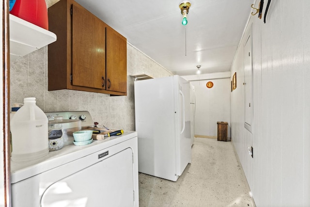 6885 N 315 E, Howe, IN 46746 - washroom featuring laundry area and washer / clothes dryer