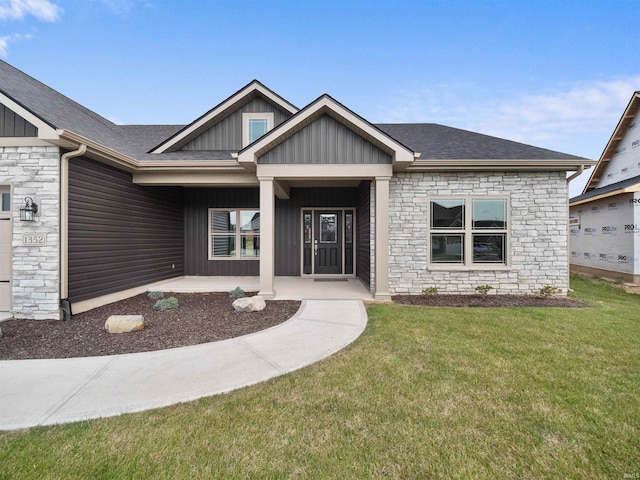 view of front of home featuring a front lawn