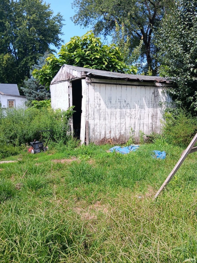 view of outbuilding