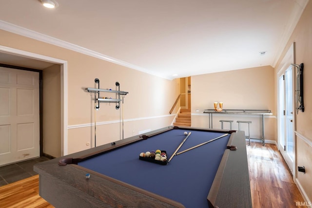 recreation room with crown molding, billiards, and hardwood / wood-style flooring